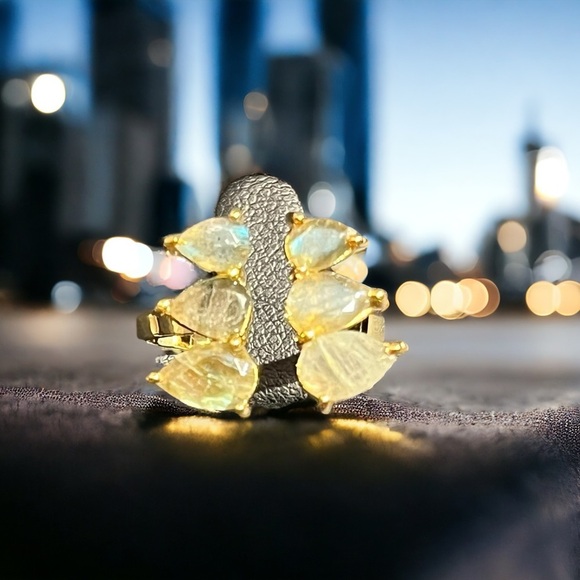 Labradorite Gold Ring - Picture 6 of 9